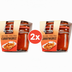 Zwei Gläser Original Berliner Currywurst im Glas aus der Manufaktur, Duo-Set mit 2x Button auf weißem Hintergrund